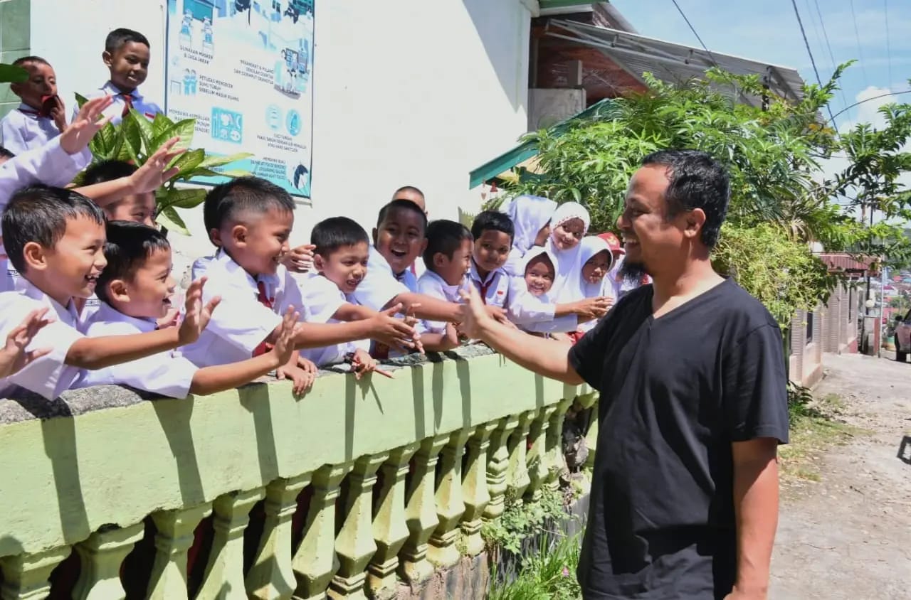Sapa Murid SD di Bulukumba, Andi Sudirman: Harapan SDM Unggul Lahir dari Bumi Panrita Lopi
